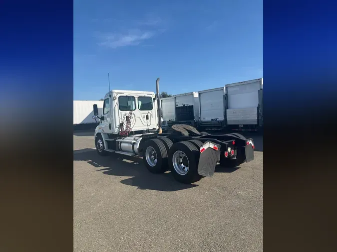 2016 FREIGHTLINER/MERCEDES CASCADIA 113