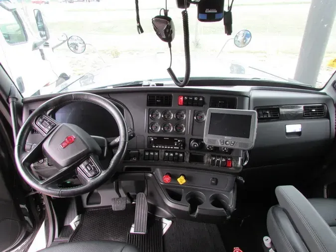 2023 Kenworth W990