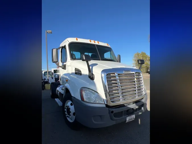 2015 FREIGHTLINER/MERCEDES CASCADIA 113