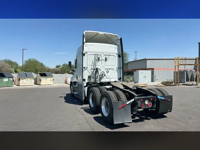 2021 Freightliner Cascadia 126