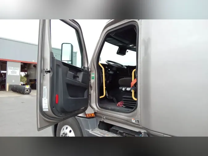 2025 Freightliner Cascadia 12655789e6cfa7cad78f30bda6a41d16d77