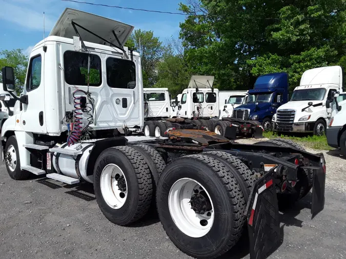 2017 FREIGHTLINER/MERCEDES CASCADIA 125