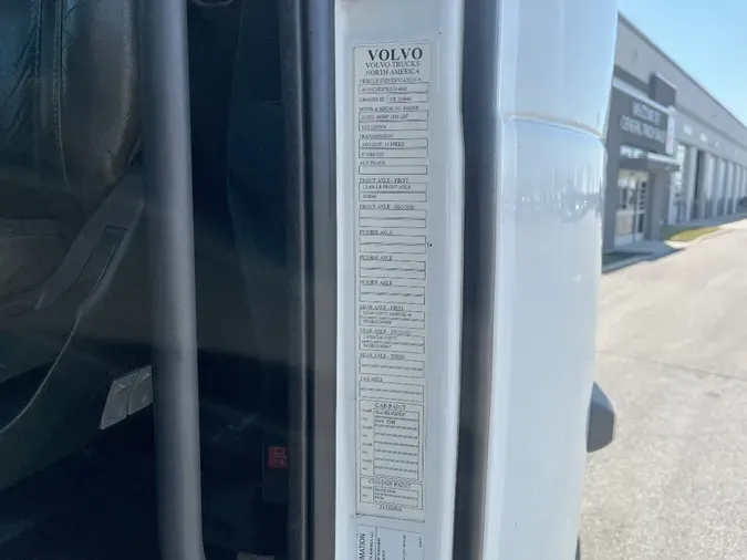 2019 VOLVO VNL860