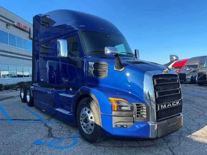 2026 MACK Pioneer 76" High Roof