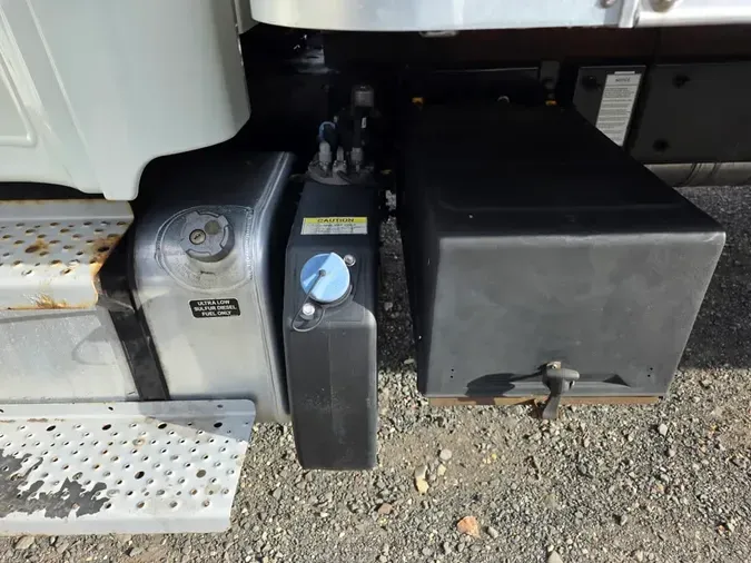 2017 FREIGHTLINER/MERCEDES M2 106