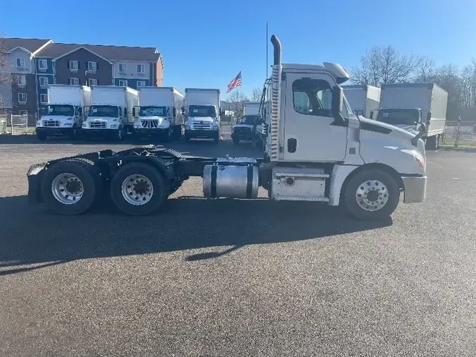 2020 Freightliner T12664ST