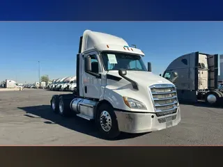 2020 Freightliner Cascadia 126