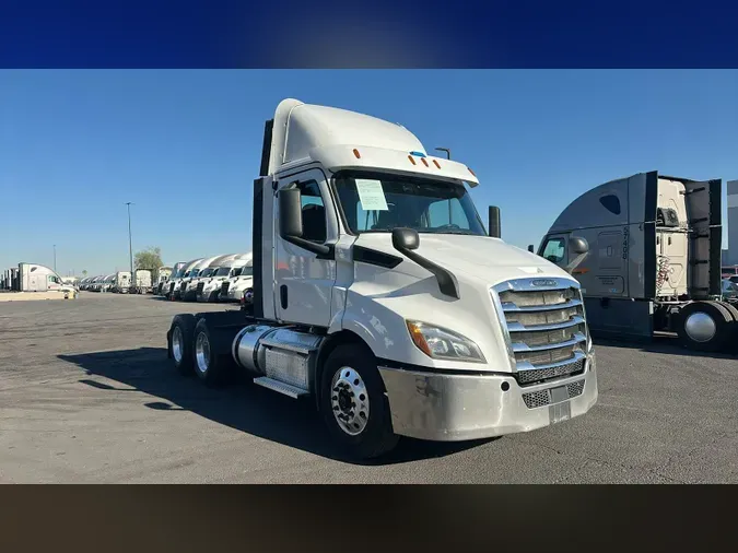 2020 Freightliner Cascadia 126558aefe94b9a0630202e015bd870cdc4