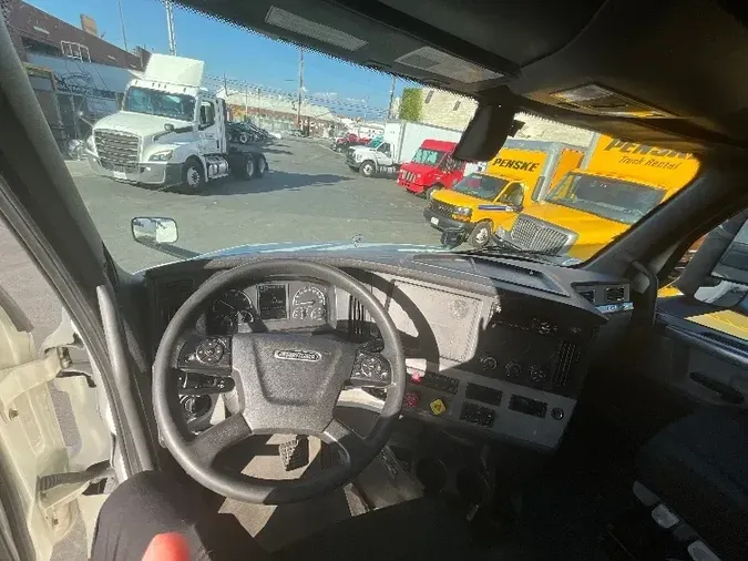 2019 Freightliner T12664ST