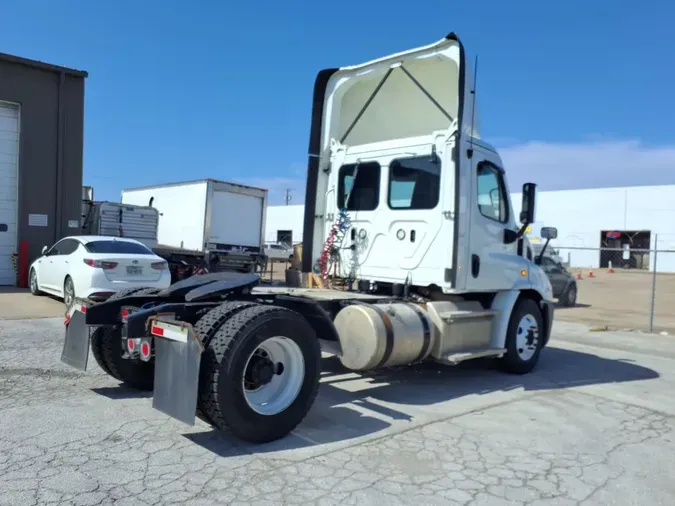 2019 FREIGHTLINER CASCADIA 113
