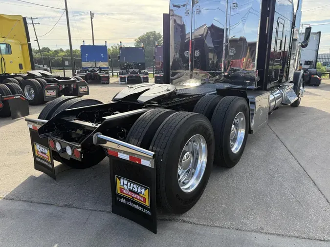 2023 Kenworth W900