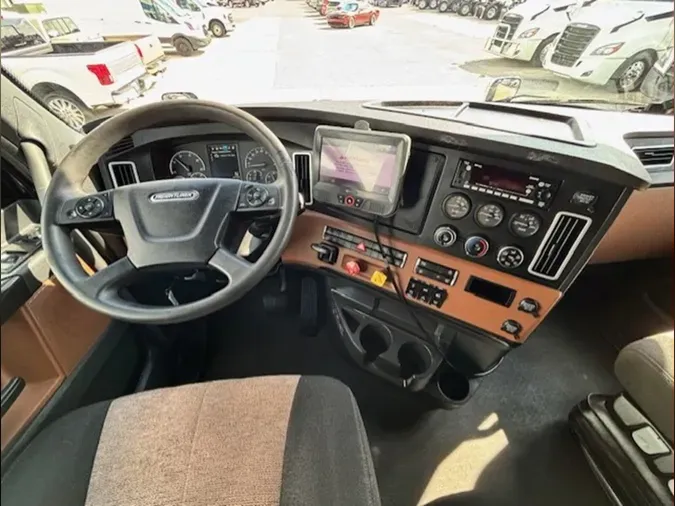 2022 Freightliner Cascadia 126