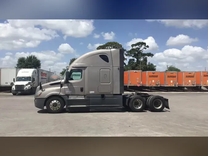 2025 Freightliner Cascadia 126