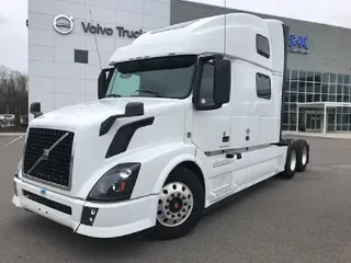 2015 VOLVO VNL64T780