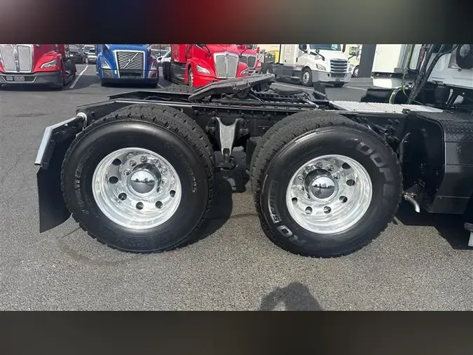 2021 INTERNATIONAL LT