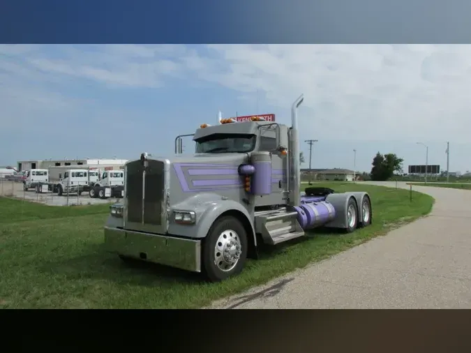 2020 Kenworth W900L