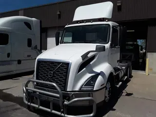 2019 VOLVO VNL64T-300