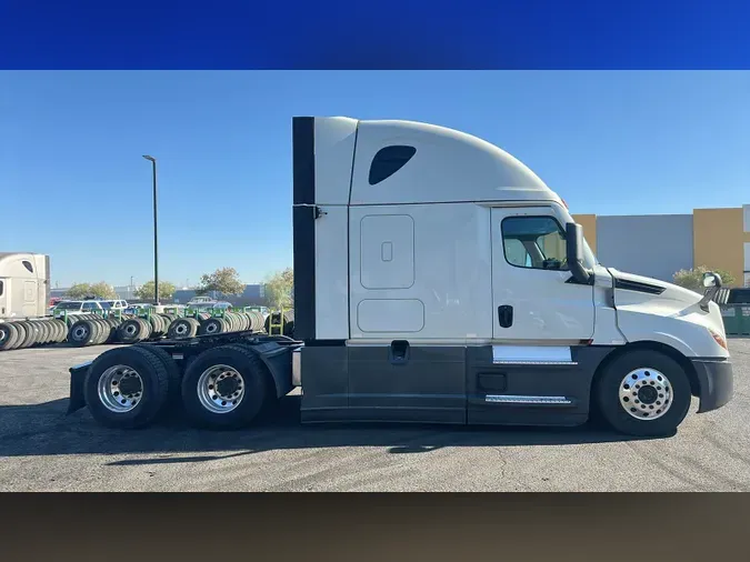 2023 Freightliner Cascadia 12655a4e60e3e0cad1c9e66c2bb2f1a7b3f