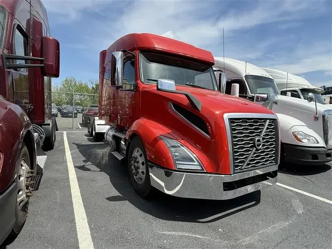 2021 VOLVO VNL740
