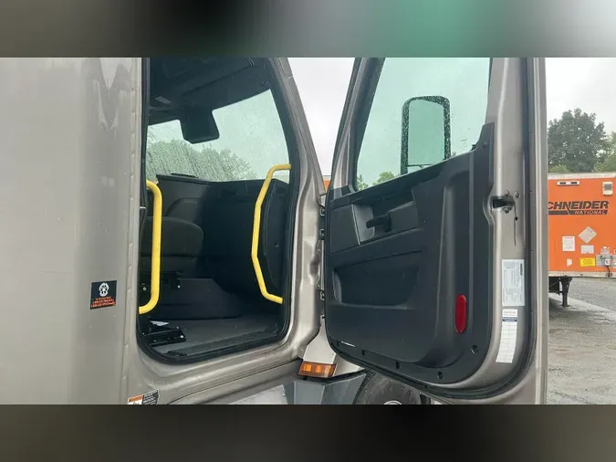 2023 Freightliner Cascadia 126