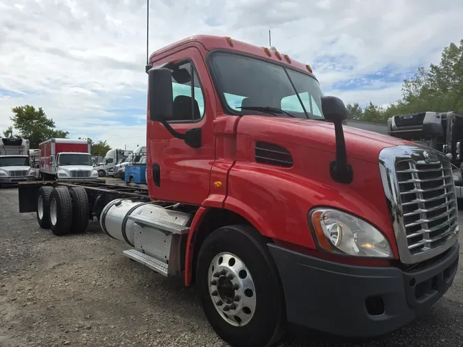 2016 FREIGHTLINER/MERCEDES CASCADIA 113