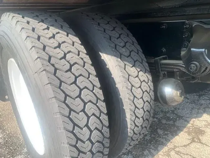 2021 Freightliner Business Class M2 106