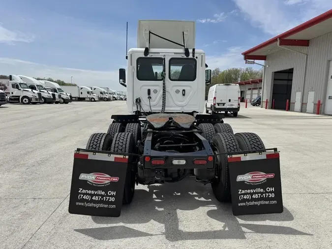 2020 Freightliner CASCADIA 126