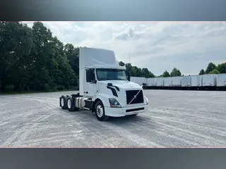 2015 Volvo VNL300