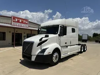 2021 VOLVO VNL64T740