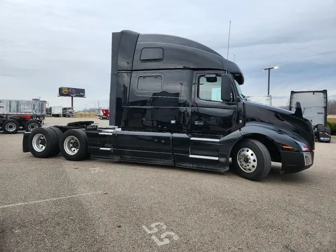 2022 VOLVO VNL64T860