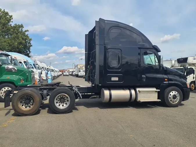 2019 FREIGHTLINER CASCADIA 125