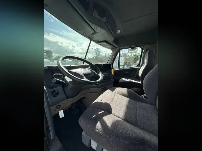 2017 FREIGHTLINER/MERCEDES CASCADIA 113