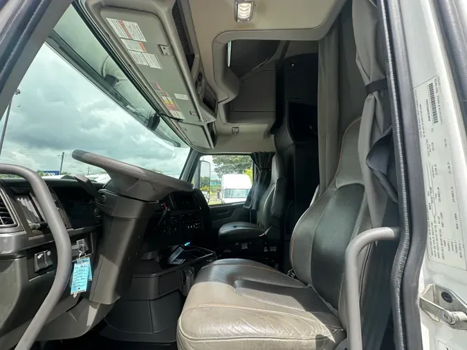 2023 Volvo VNL64T860