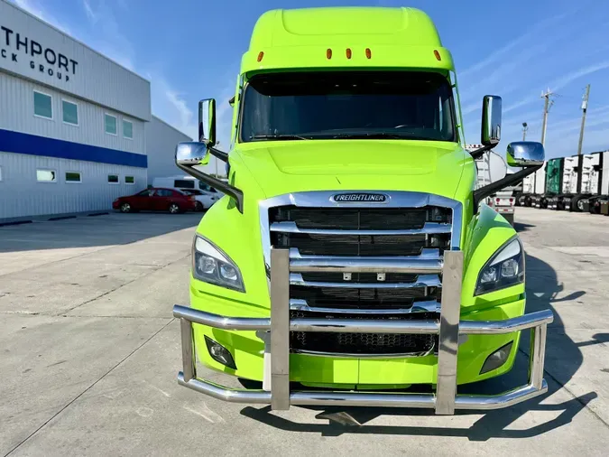 2023 Freightliner Cascadia 126