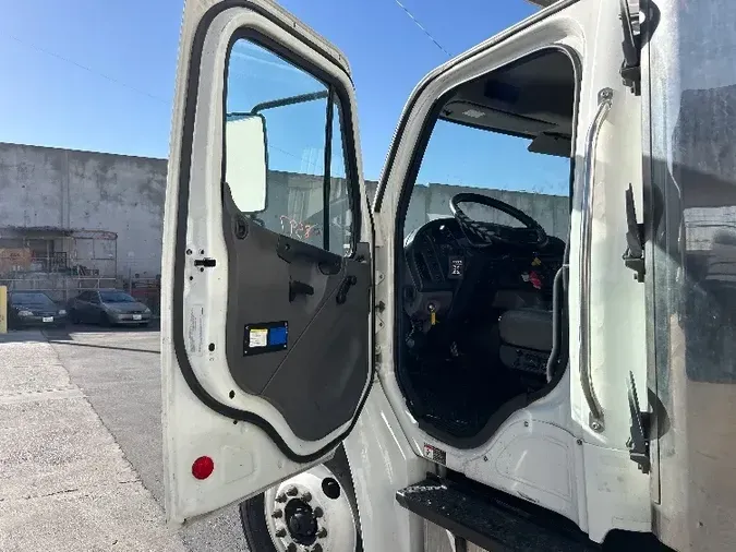 2016 Freightliner M2