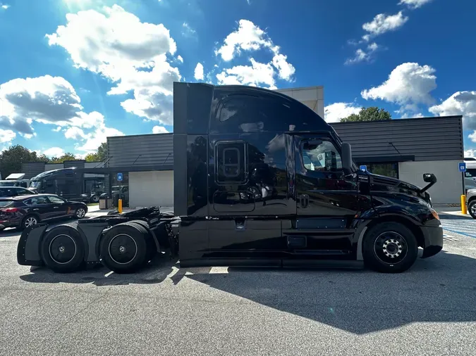 2021 FREIGHTLINER CASCADIA 126