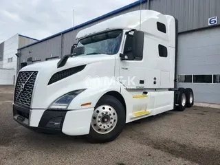 2020 VOLVO VNL64T760