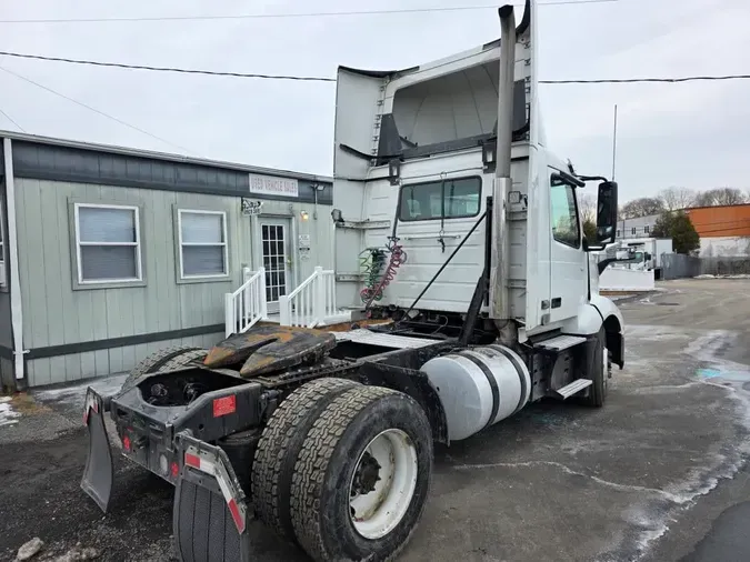 2019 VOLVO VNL42T 300