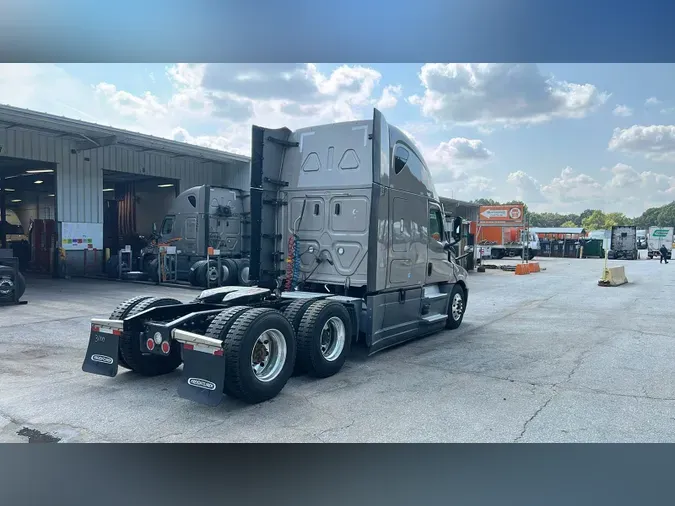 2024 Freightliner Cascadia 12655d5f8db17fb388a924d4e0363eac6a8