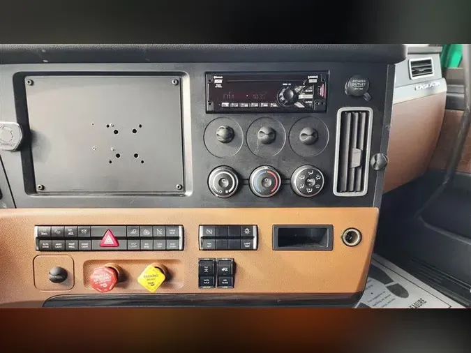 2020 FREIGHTLINER CA126