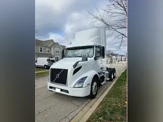 2020 VOLVO VNR64T300