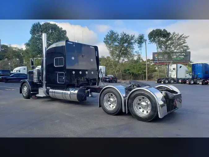 2022 Peterbilt 389