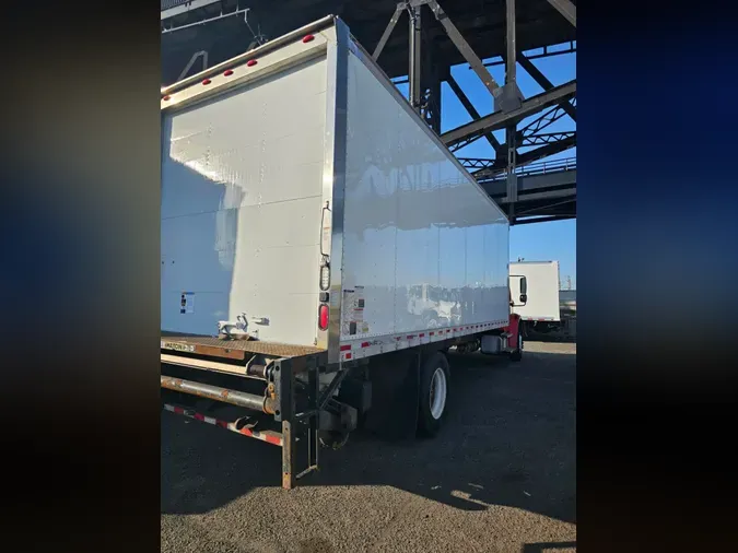 2018 FREIGHTLINER/MERCEDES M2 106
