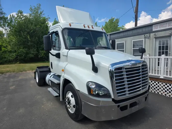 2019 FREIGHTLINER/MERCEDES CASCADIA 12555ddd7b21dbf408974f3b94d3eb15c6a