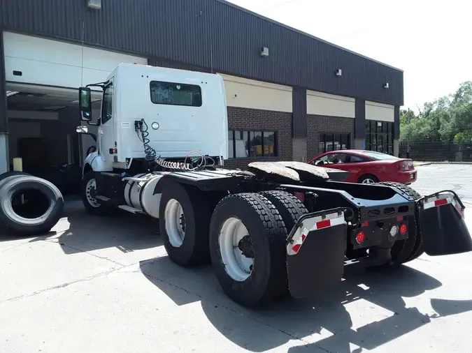 2020 VOLVO VNL64T-30055dea7a8ae49e495f1a5788b8162f75c