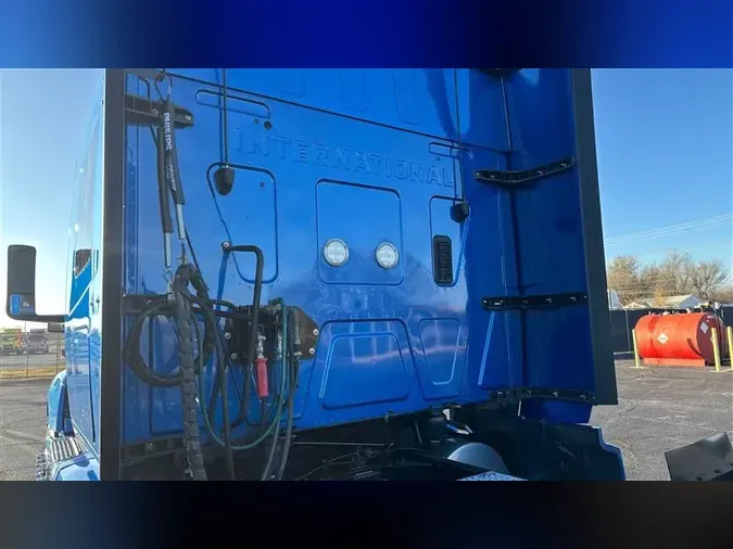 2021 INTERNATIONAL LT