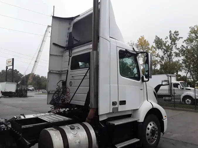 2019 VOLVO VNR42T 300