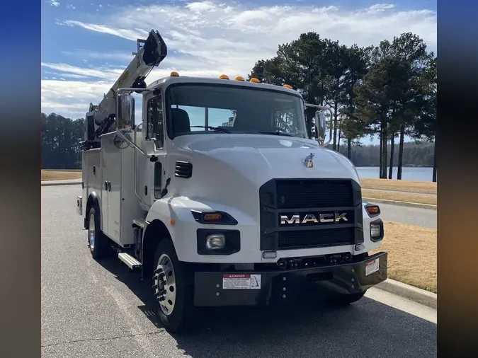2025 Mack MD642