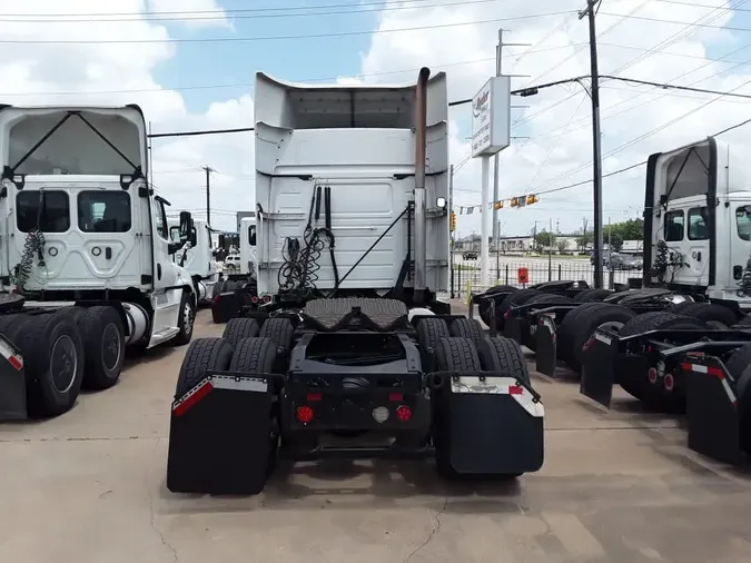 2020 VOLVO VNR64T-640