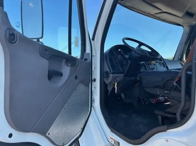 2018 Freightliner M2 106